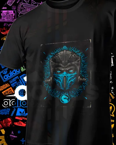 Playera negra con un rostro enmascarado gris, ojos claros y detalles turquesa.