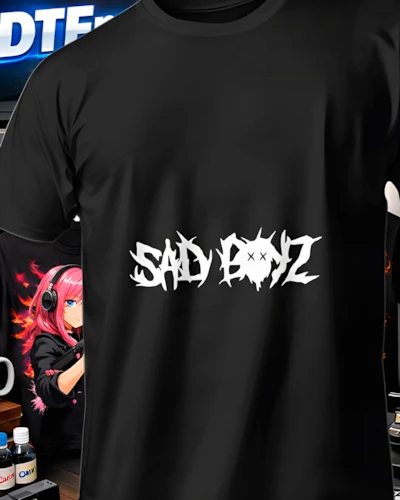 Playera DTF regional con tipografia fragmentada