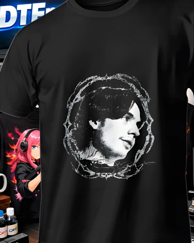Mockup DTF de Retrato Circular Oscuro para publicacion editorial dtf-natanael-cano-playeras