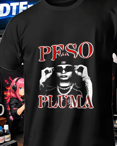 Mockup DTF de Peso Pluma Lentes Rojos para publicacion editorial dtf-peso-pluma-playeras