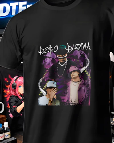 Mockup DTF de Peso Pluma Trio Violeta para publicacion editorial dtf-peso-pluma-playeras